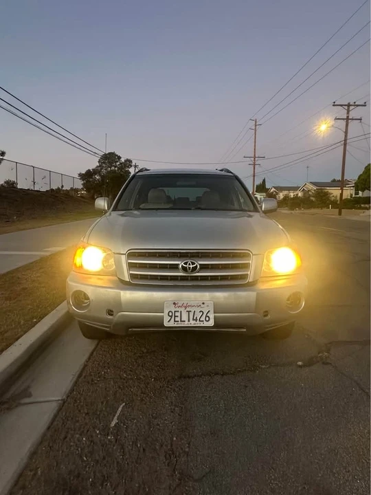 2003 Toyota Highlander - Image 2 of 11