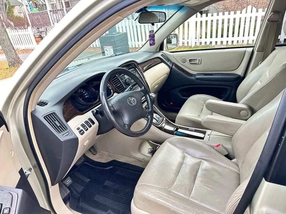 2003 Toyota Highlander - Image 8 of 13