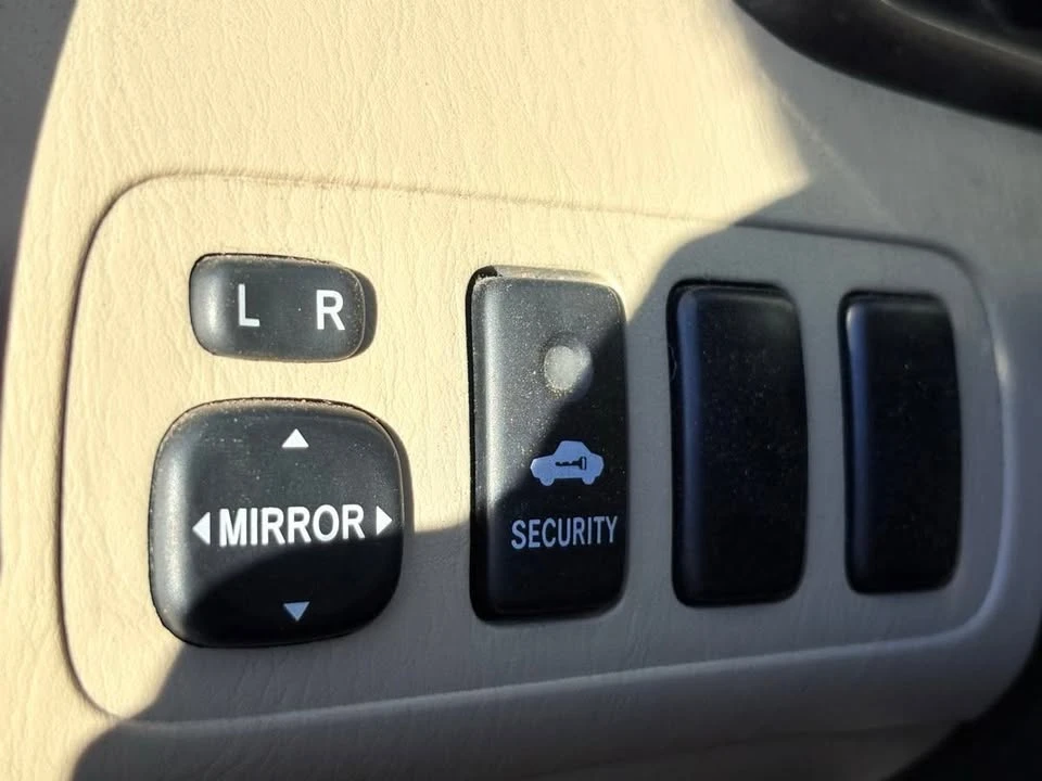 2003 Toyota Highlander - Image 17 of 19