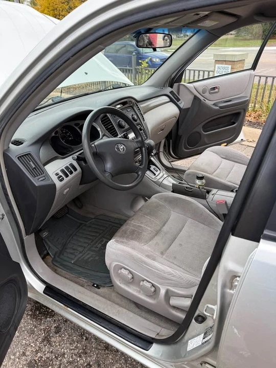 2003 Toyota Highlander - Image 9 of 13