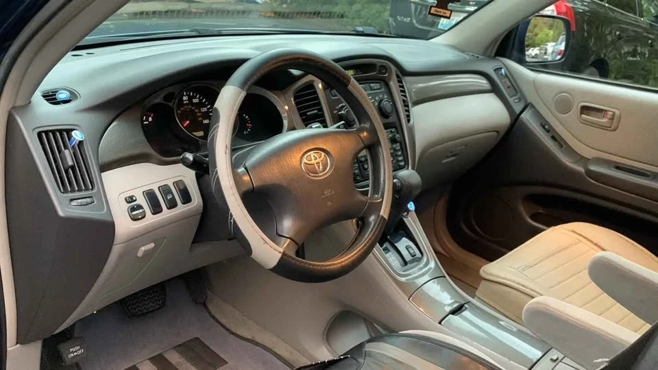 2003 Toyota Highlander - Image 10 of 16