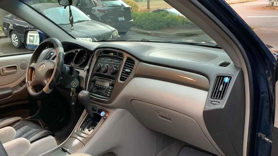 2003 Toyota Highlander - Image 11 of 16