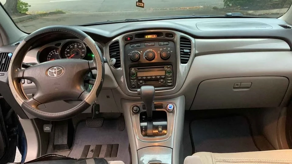2003 Toyota Highlander - Image 8 of 16