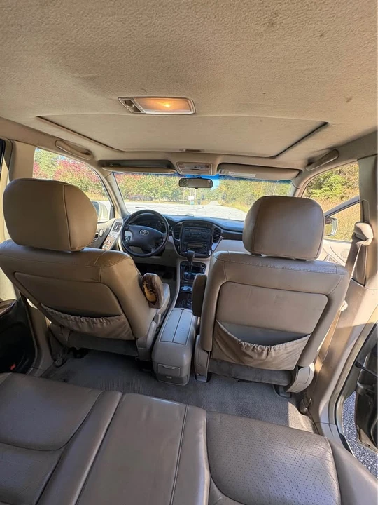 2003 Toyota Highlander - Image 8 of 10