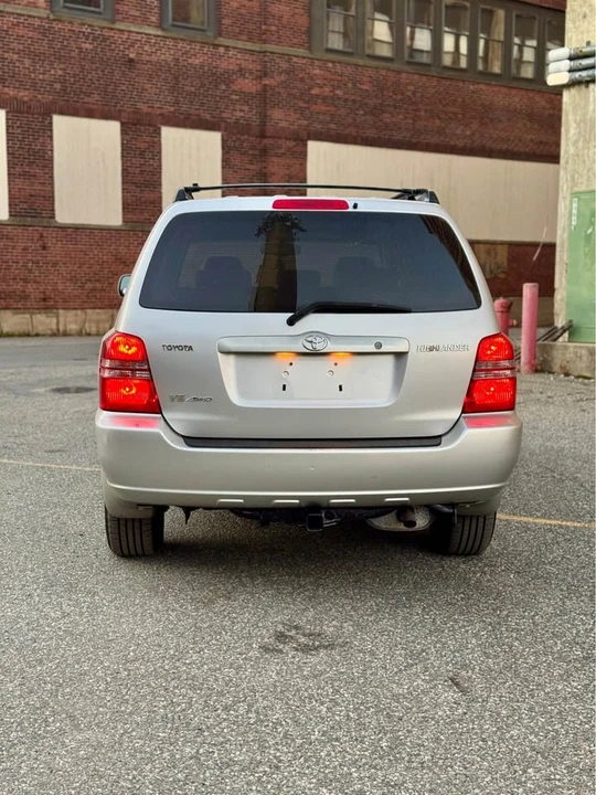 2003 Toyota Highlander - Image 10 of 15