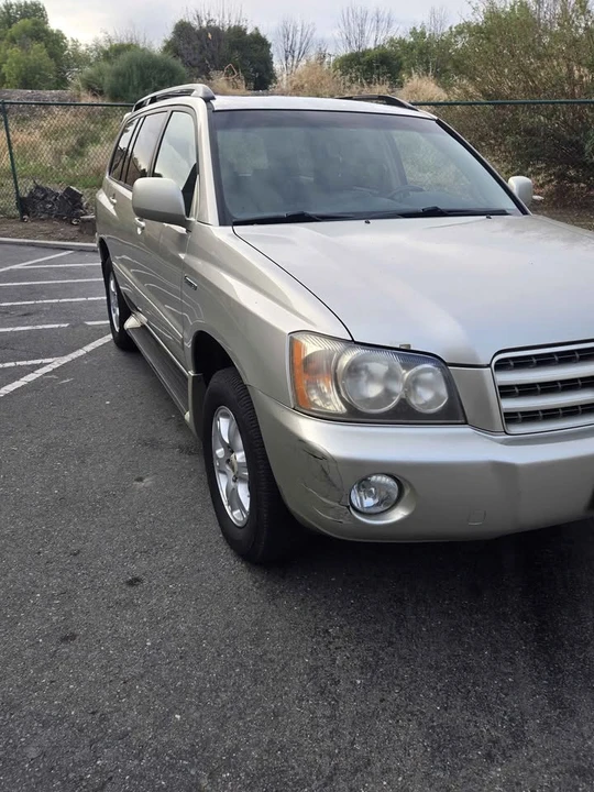 2003 Toyota Highlander - Image 2 of 12