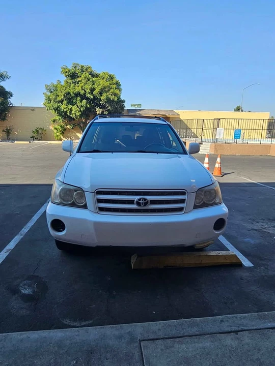2003 Toyota Highlander - Image 2 of 3