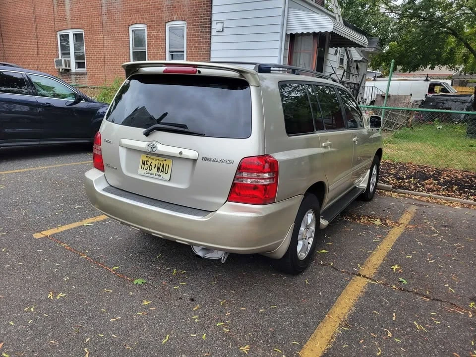 2003 Toyota Highlander - Image 2 of 14
