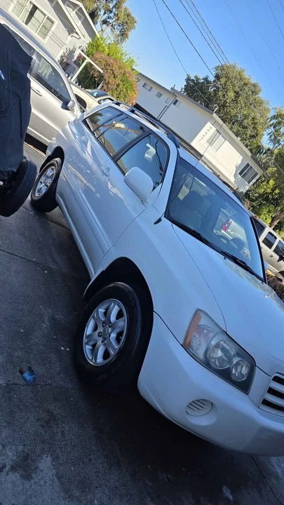 2003 Toyota Highlander - Image 2 of 20