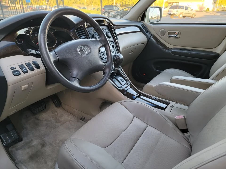 2003 Toyota Highlander - Image 9 of 17