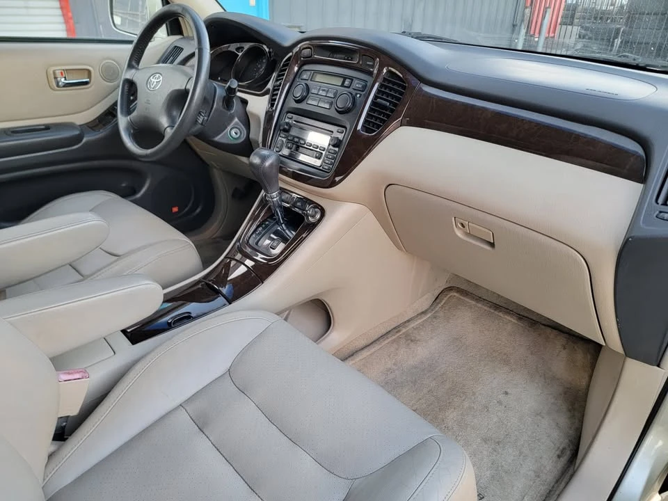 2003 Toyota Highlander - Image 11 of 17