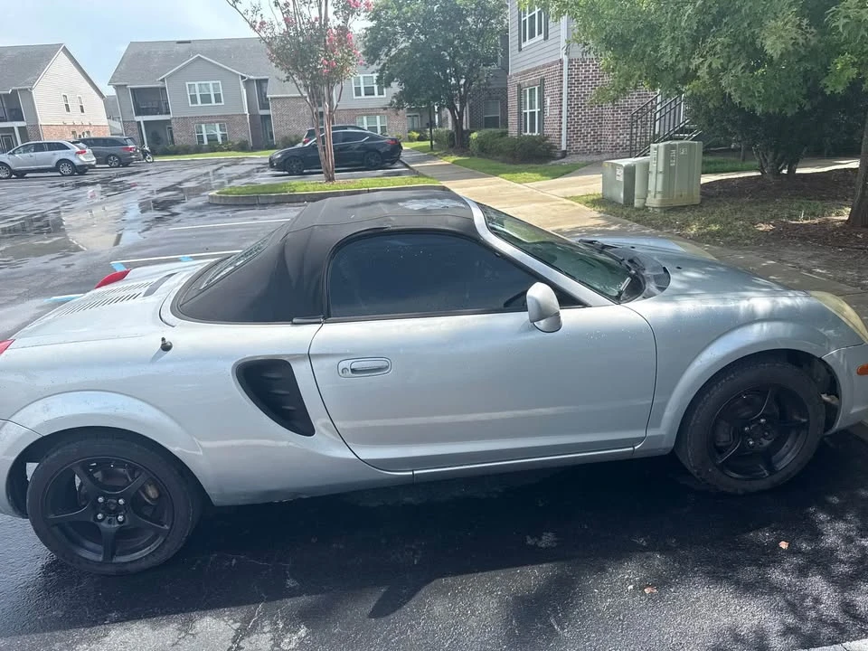 2003 Toyota MR2 Spyder/MR-S - Image 2 of 3