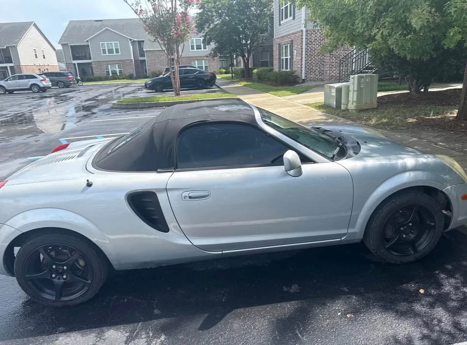 2003 Toyota MR2 Spyder/MR-S - Image 2 of 3