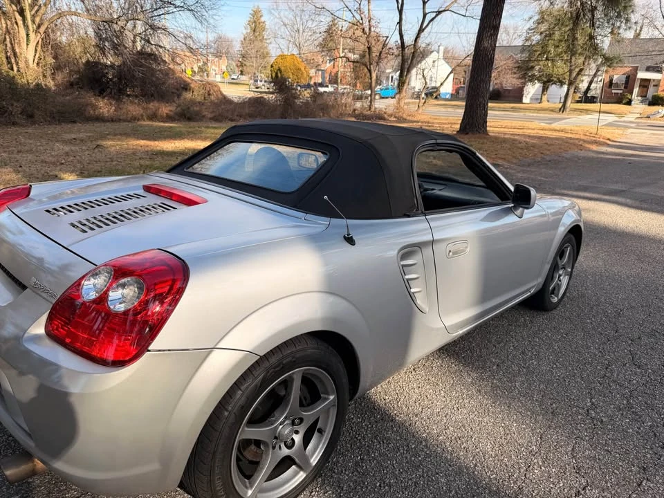 2003 Toyota MR2 Spyder/MR-S - Image 10 of 17