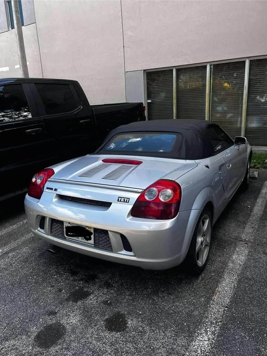 2003 Toyota MR2 Spyder/MR-S - Image 2 of 11