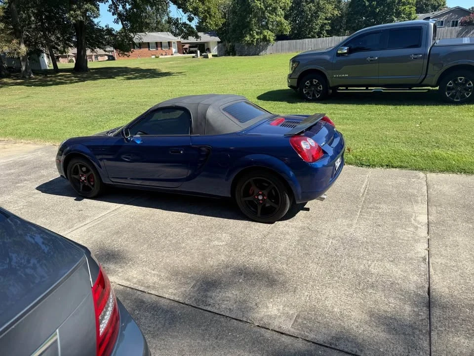 2003 Toyota MR2 Spyder/MR-S - Image 11 of 12