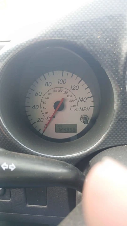 2003 Toyota MR2 Spyder/MR-S - Image 17 of 19