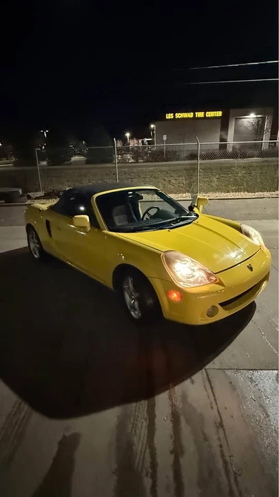 2003 Toyota MR2 Spyder/MR-S - Image 9 of 9