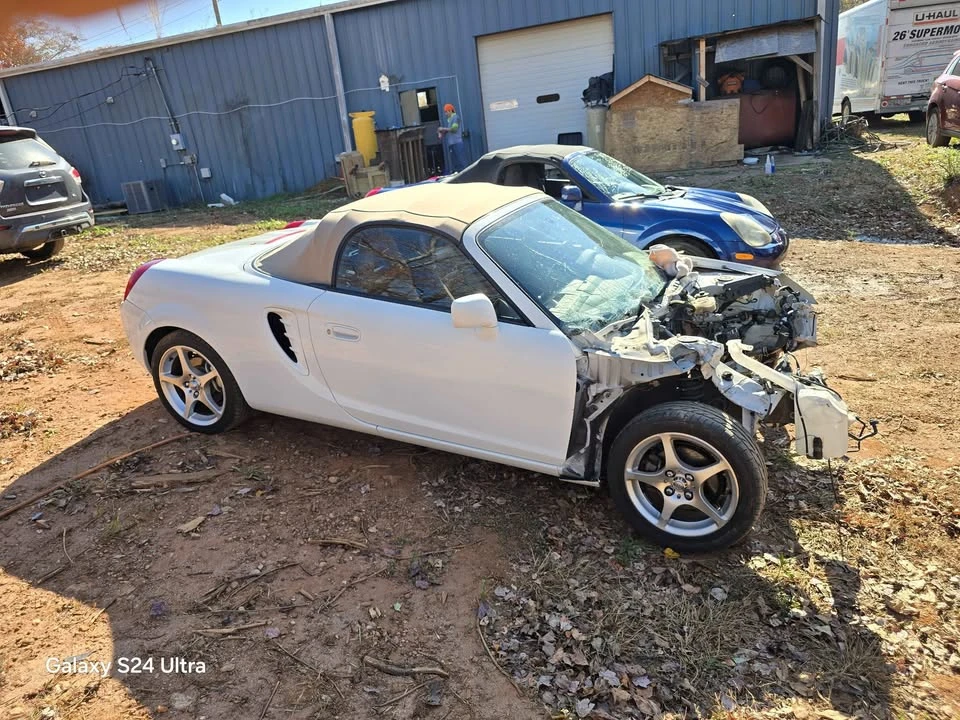 2003 Toyota MR2 Spyder/MR-S - Image 2 of 11