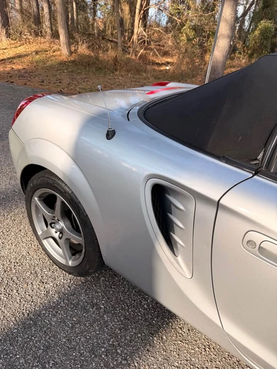 2003 Toyota MR2 Spyder/MR-S - Image 10 of 18