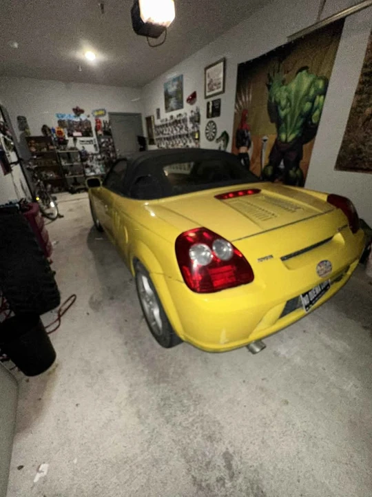 2003 Toyota MR2 Spyder/MR-S - Image 2 of 3