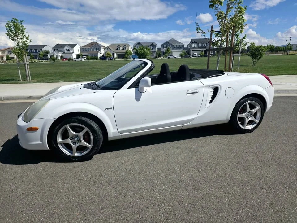 2003 Toyota MR2 Spyder/MR-S - Image 2 of 11
