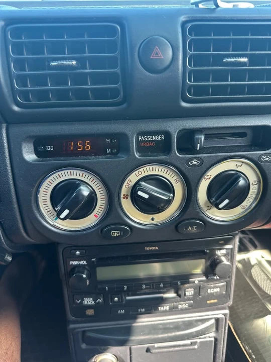 2003 Toyota MR2 Spyder/MR-S - Image 11 of 17