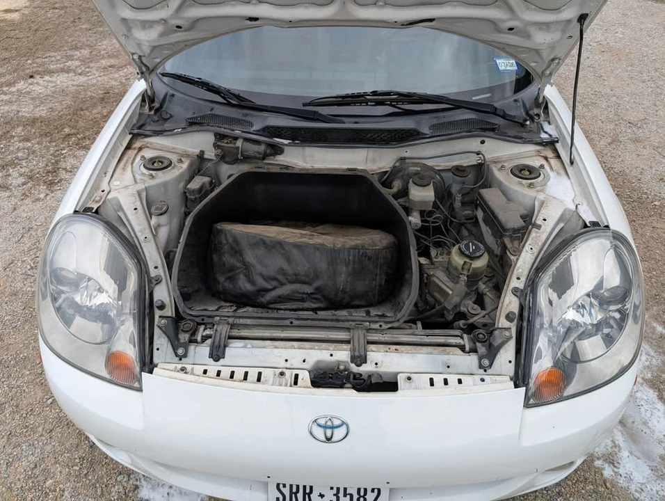 2003 Toyota MR2 Spyder/MR-S - Image 9 of 15