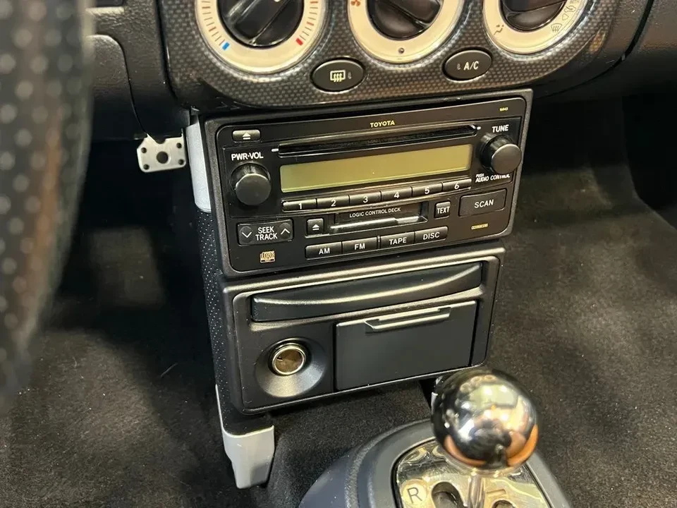 2003 Toyota MR2 Spyder/MR-S - Image 10 of 13