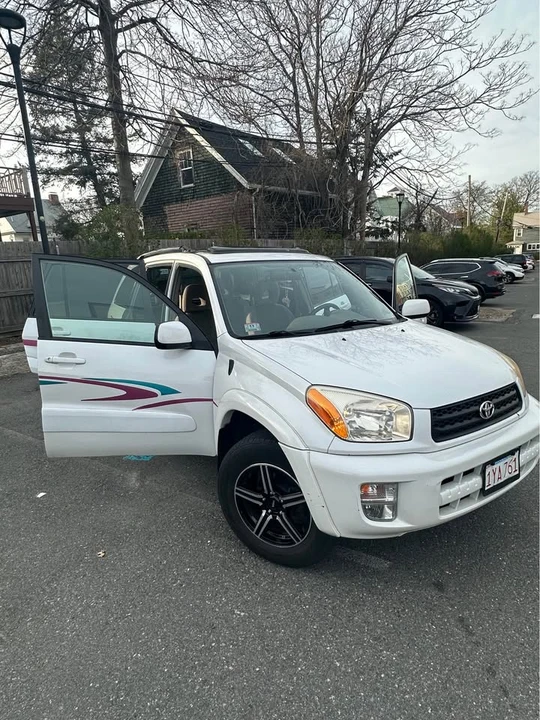 2003 Toyota RAV4 2nd Gen - Image 9 of 12