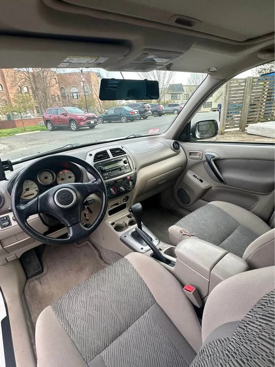 2003 Toyota RAV4 2nd Gen - Image 6 of 12