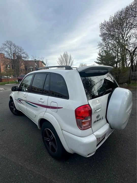 2003 Toyota RAV4 2nd Gen - Image 2 of 12