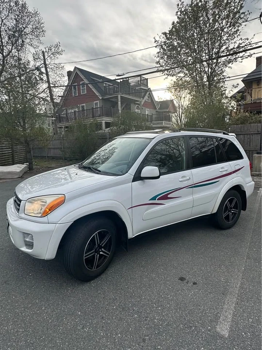 2003 Toyota RAV4 2nd Gen - Image 3 of 12