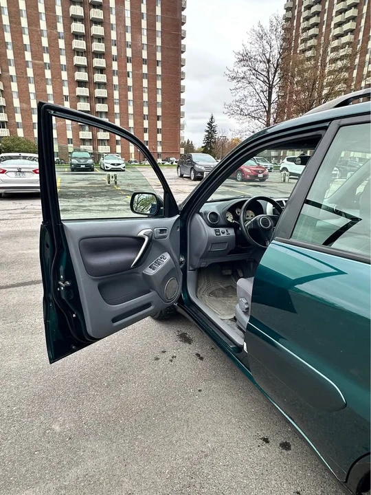 2003 Toyota RAV4 2nd Gen - Image 10 of 17