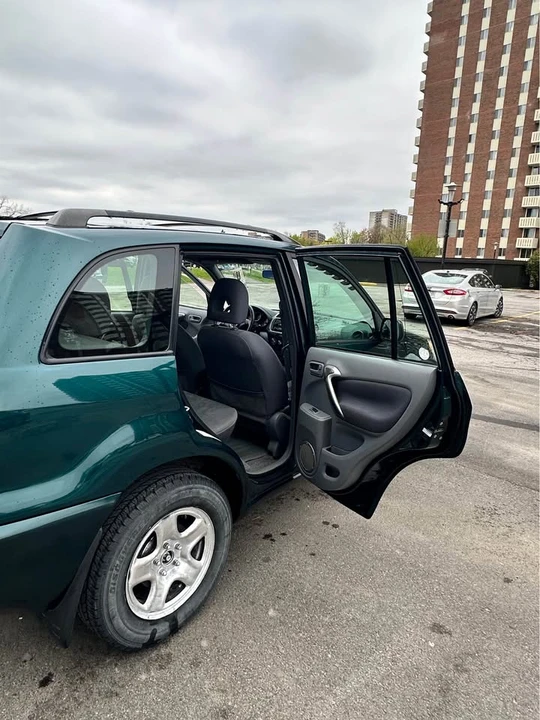 2003 Toyota RAV4 2nd Gen - Image 12 of 17