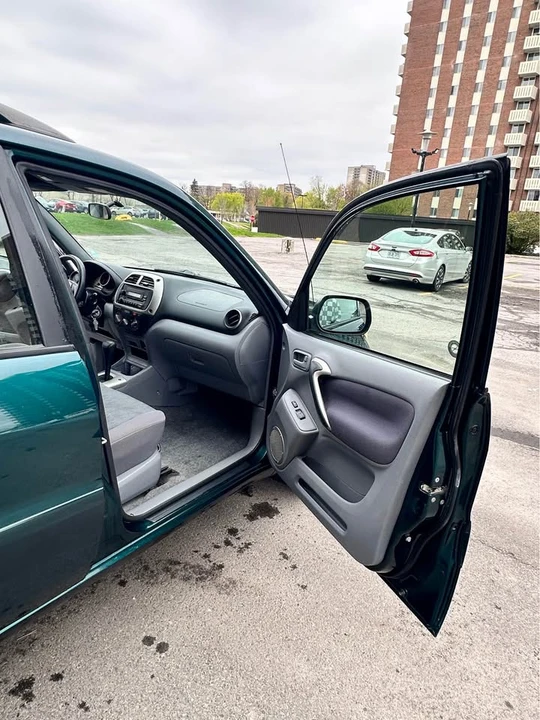 2003 Toyota RAV4 2nd Gen - Image 8 of 17