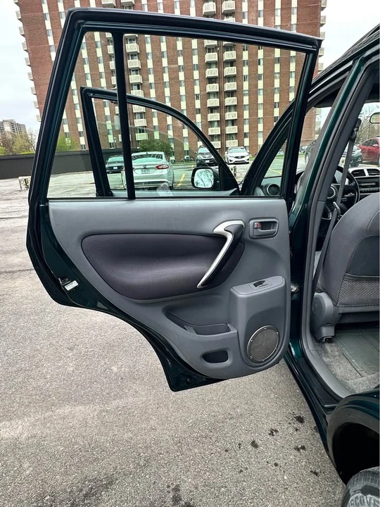 2003 Toyota RAV4 2nd Gen - Image 11 of 17
