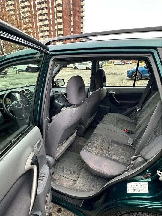 2003 Toyota RAV4 2nd Gen - Image 13 of 17