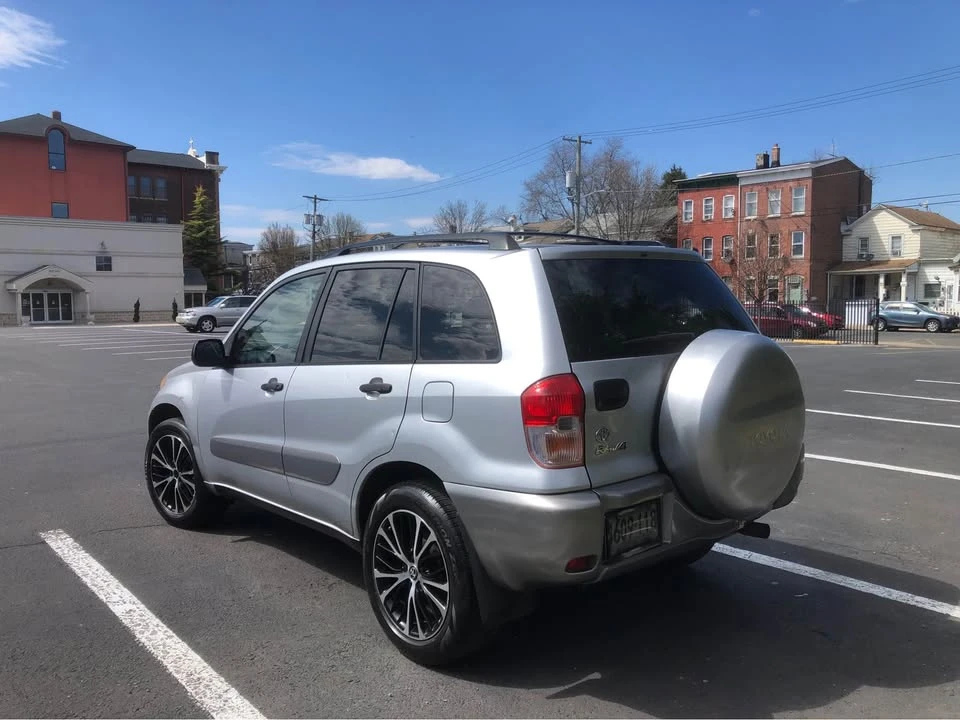 2003 Toyota RAV4 2nd Gen - Image 5 of 13