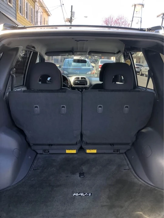 2003 Toyota RAV4 2nd Gen - Image 4 of 13