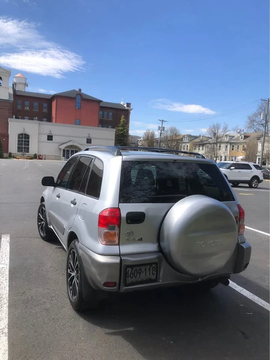 2003 Toyota RAV4 2nd Gen - Image 9 of 13