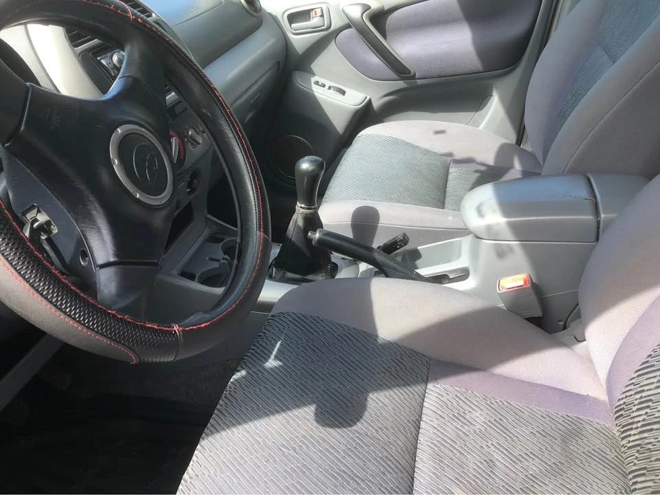 2003 Toyota RAV4 2nd Gen - Image 6 of 13
