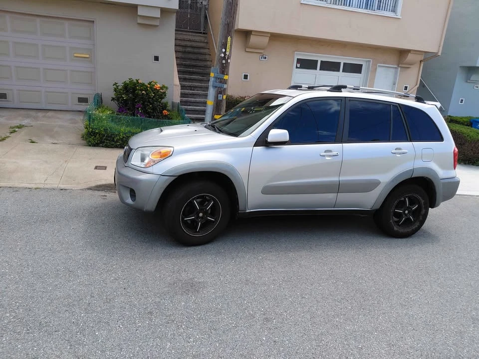 2003 Toyota RAV4 2nd Gen - Image 2 of 2