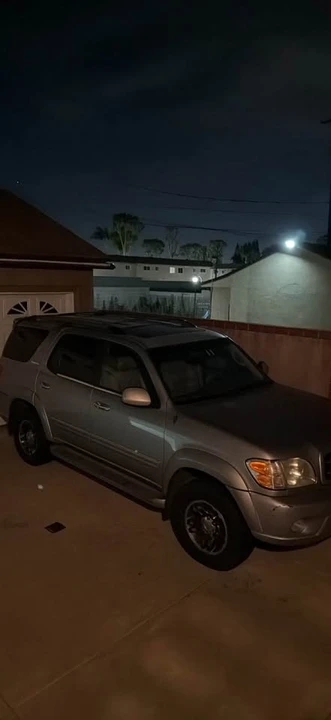 2003 Toyota Sequoia 1st Gen - Image 2 of 2