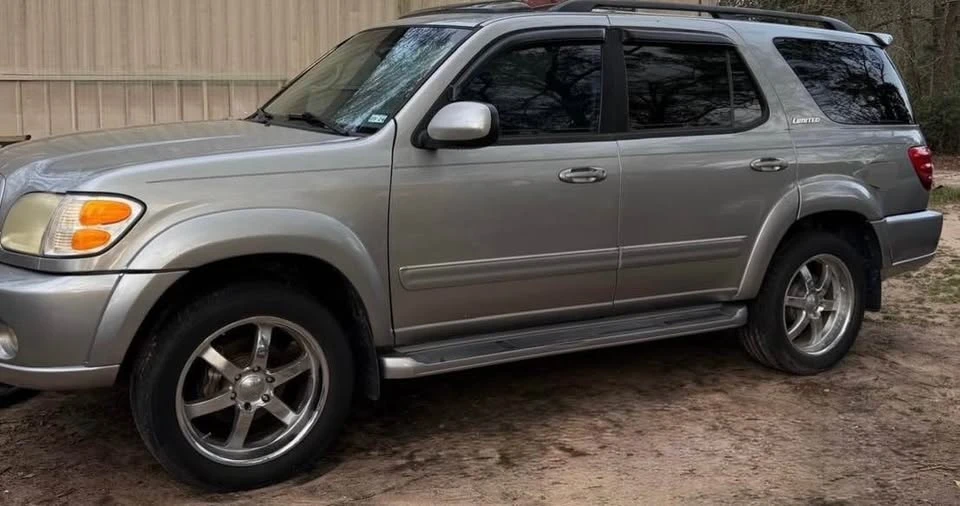 2003 Toyota Sequoia 1st Gen - Image 2 of 9