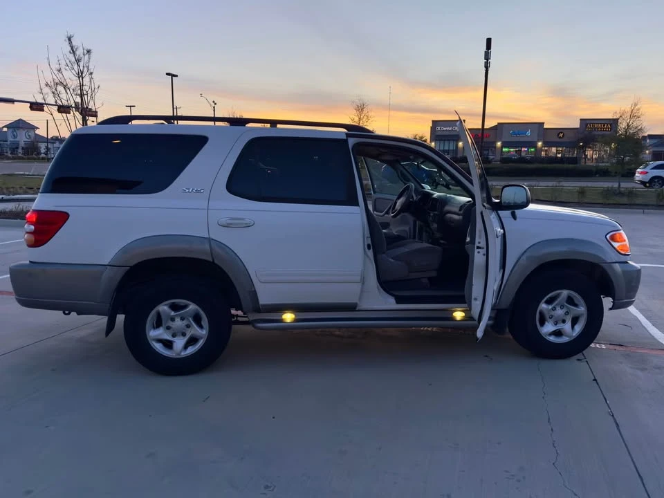 2003 Toyota Sequoia 1st Gen - Image 4 of 9
