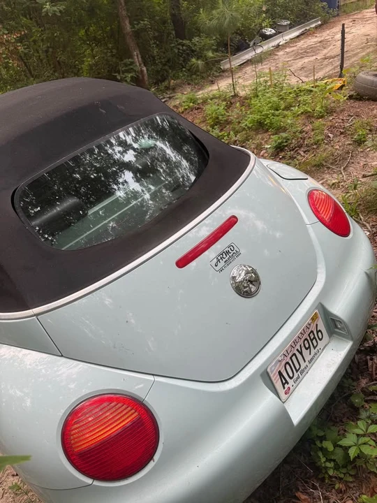 2003 Volkswagen New Beetle - Image 2 of 10