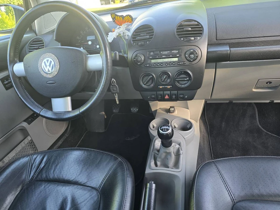 2003 Volkswagen New Beetle - Image 9 of 22