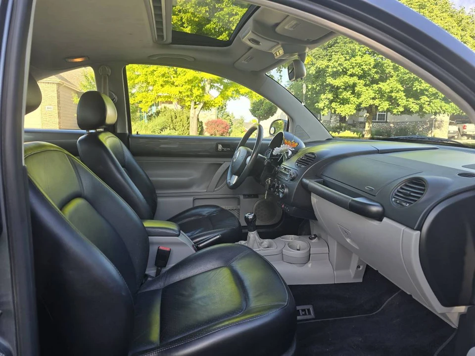2003 Volkswagen New Beetle - Image 10 of 22