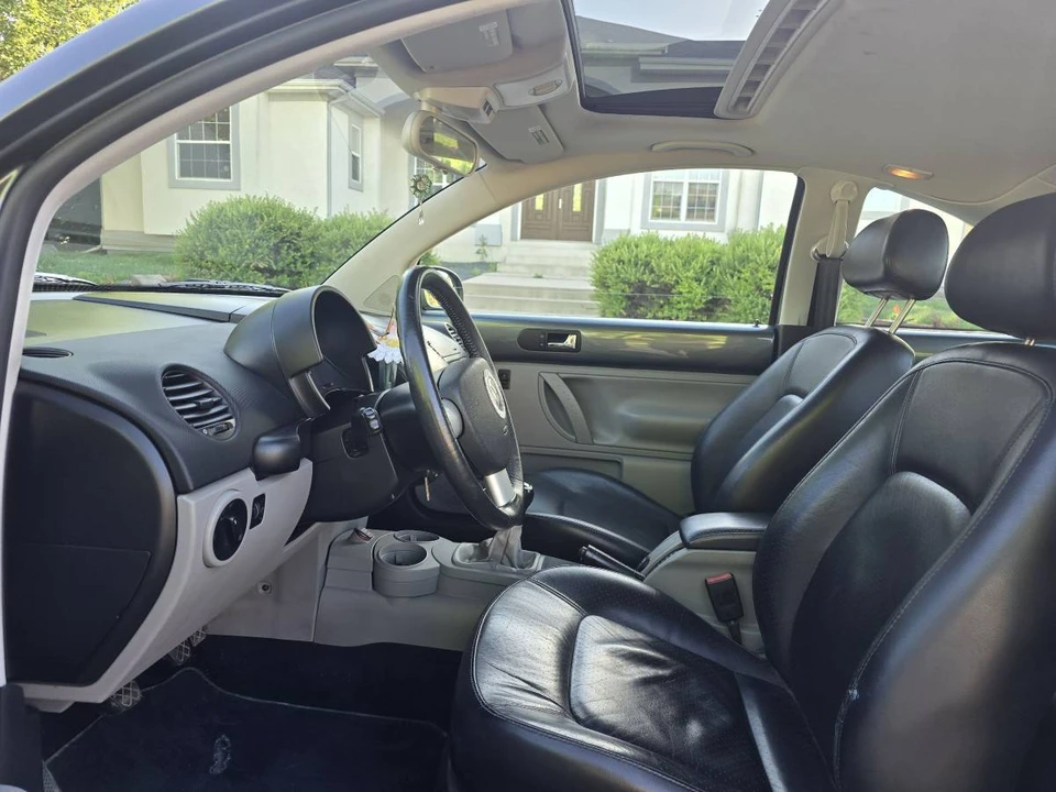 2003 Volkswagen New Beetle - Image 11 of 22